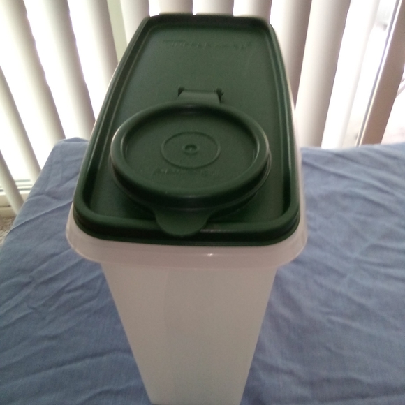 **BRAND NEW** TUPPERWARE'S CEREAL KEEPER CONTAINER! 💯🏆💎🥣 - Picture 8 of 10